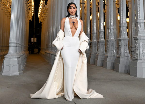 Kim Kardashian asiste a la Gala de Arte + Cine LACMA.