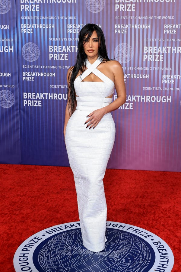 Kim Kardashian asiste a la ceremonia de los Premios Breakthrough 2024 en Los Ángeles.