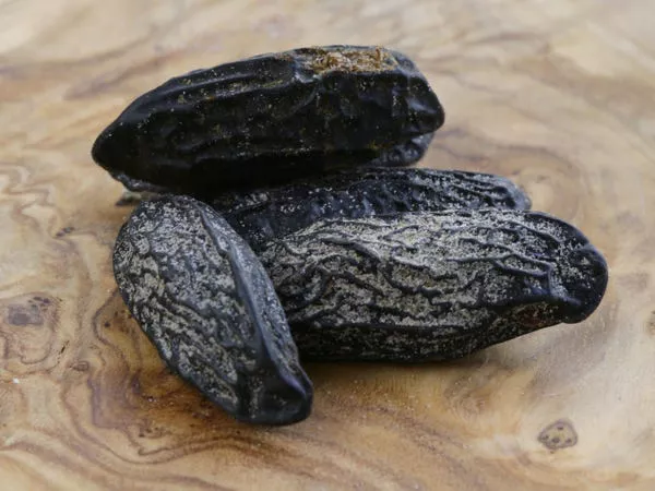 Tonka beans have notes of cinnamon, wood, and vanilla.