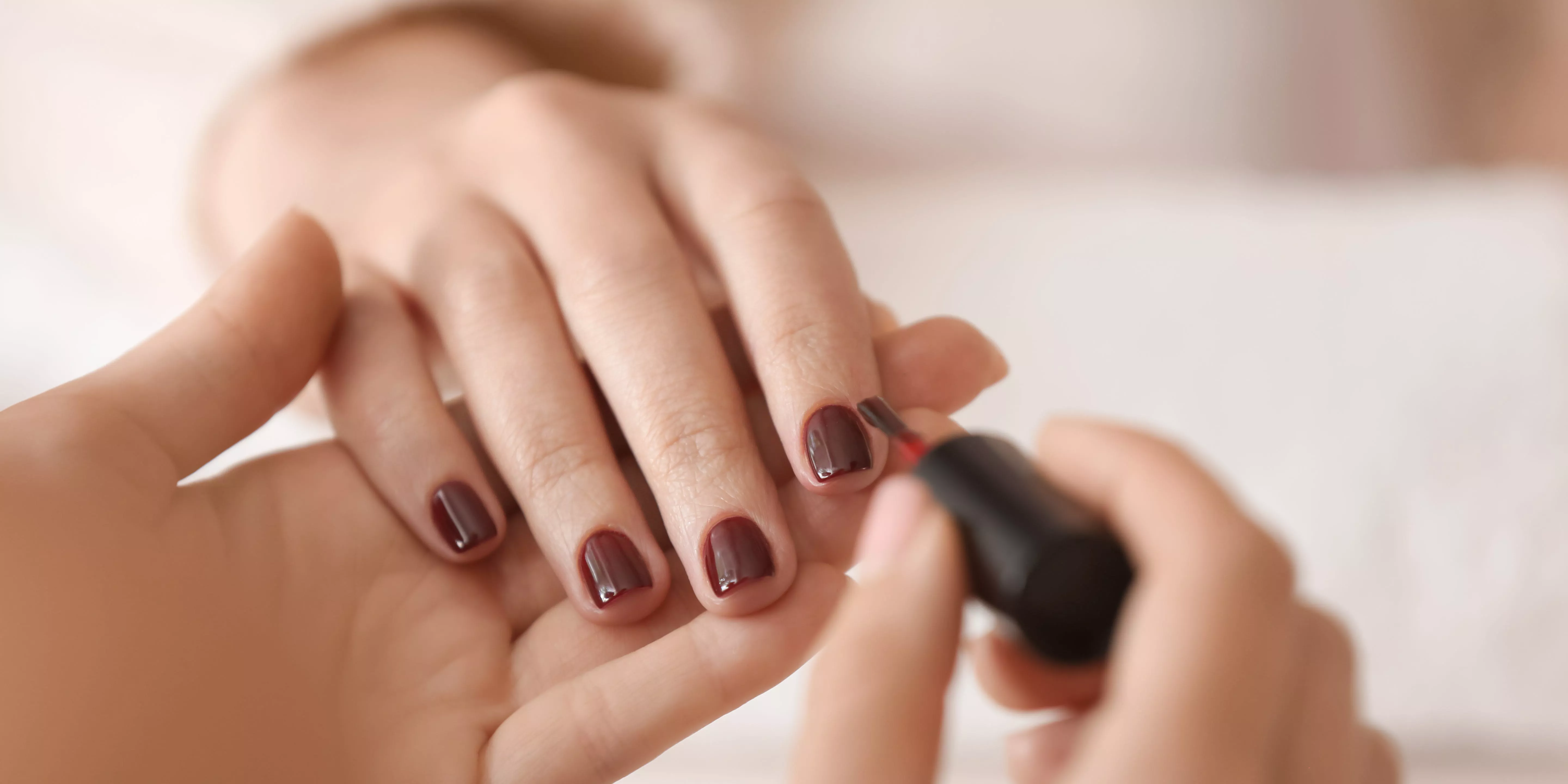 8 tendencias de uñas que están de moda y 3 que ya no, según dueños de salones y técnicos de uñas