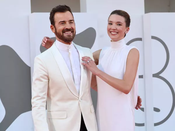 Justin Theroux y Nicole Brydon Bloom asisten a una proyección de 'Beetlejuice Beetlejuice' en Venecia. Elisabetta A. Villa/Getty Images