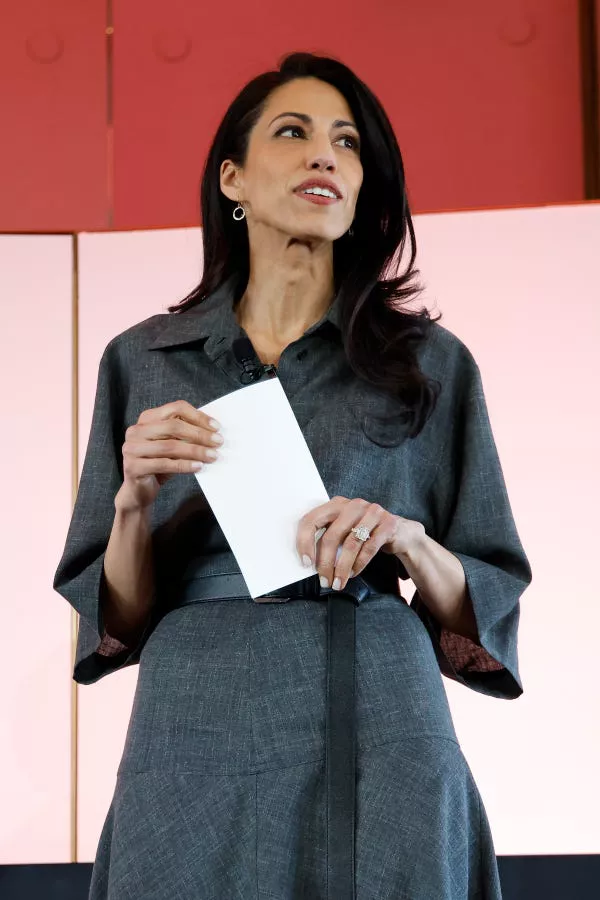 Huma Abedin habla en el evento Forbes 50 Over 50 en la ciudad de Nueva York. Taylor Hill/Getty Images