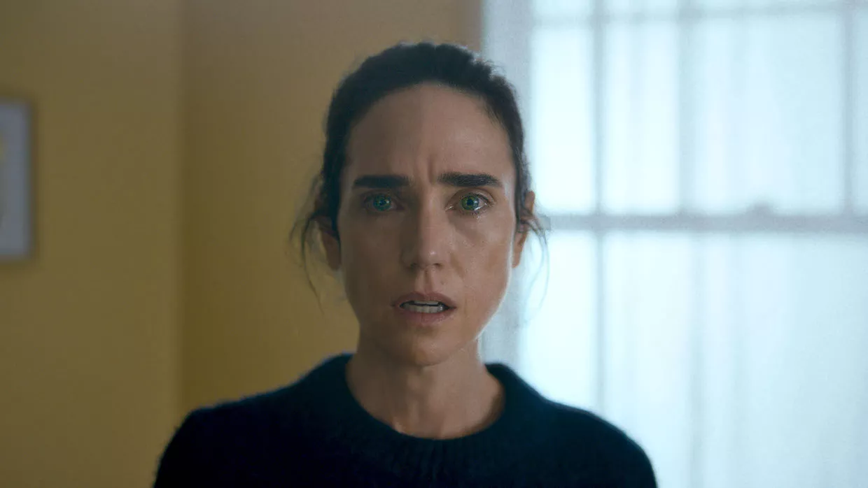 'Comportamiento Indeseable' - Reseña: Jennifer Connelly no encuentra descanso en un retiro espiritual en el debut incisivo de Alice Englert