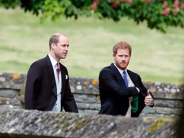 Príncipe William y Príncipe Harry llegando a la boda de Pippa Middleton