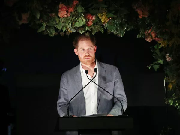 Príncipe Harry hace un discurso mientras Sentebale celebra un evento el 19 de enero de 2020