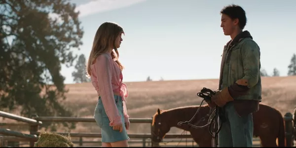 Beth (Kylie Rogers) y Rip (Kyle Red Silverstein) en 'Yellowstone' temporada dos, episodio cinco.