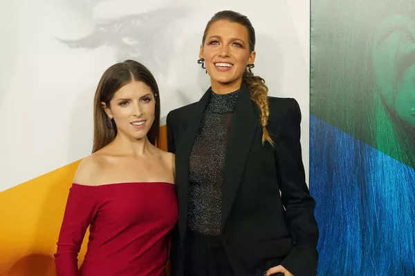 Anna Kendrick y Blake Lively en el estreno de 'A Simple Favor' en Nueva York.