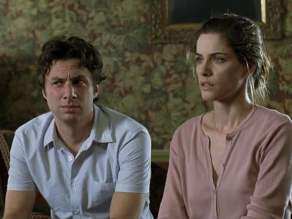 Zach Braff y Amanda Peet en 'The Ex'.