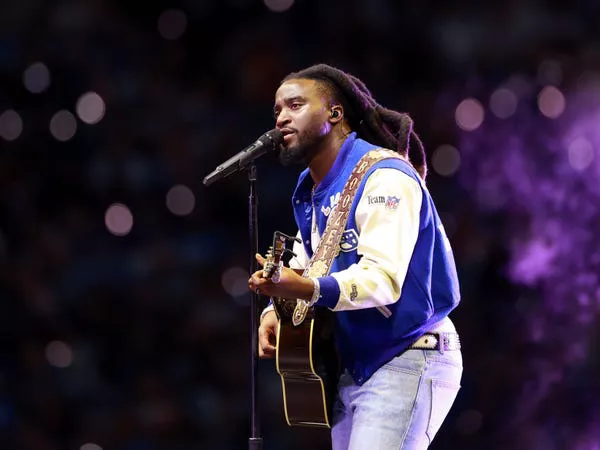 Shaboozey performs at the Detroit Lions vs. Chicago Bears game on Thanksgiving.