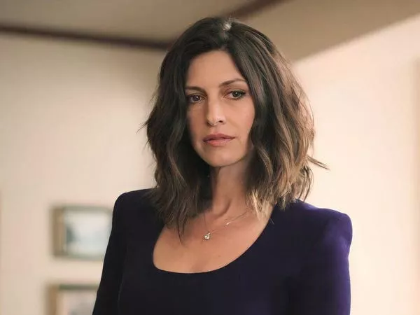 Dawn Olivieri como Sarah Atwood