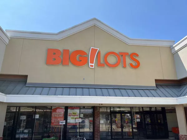 Esta tienda Big Lots está ubicada en un centro comercial en Maryland