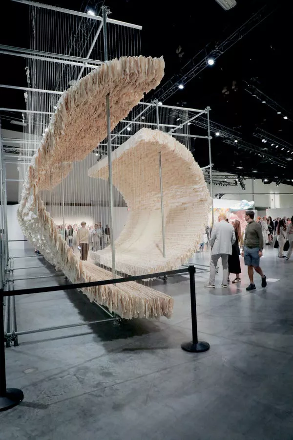 Zhu trabajó con Pearl Lam Galleries para presentar 'Pathway' en Art Basel Miami Beach.