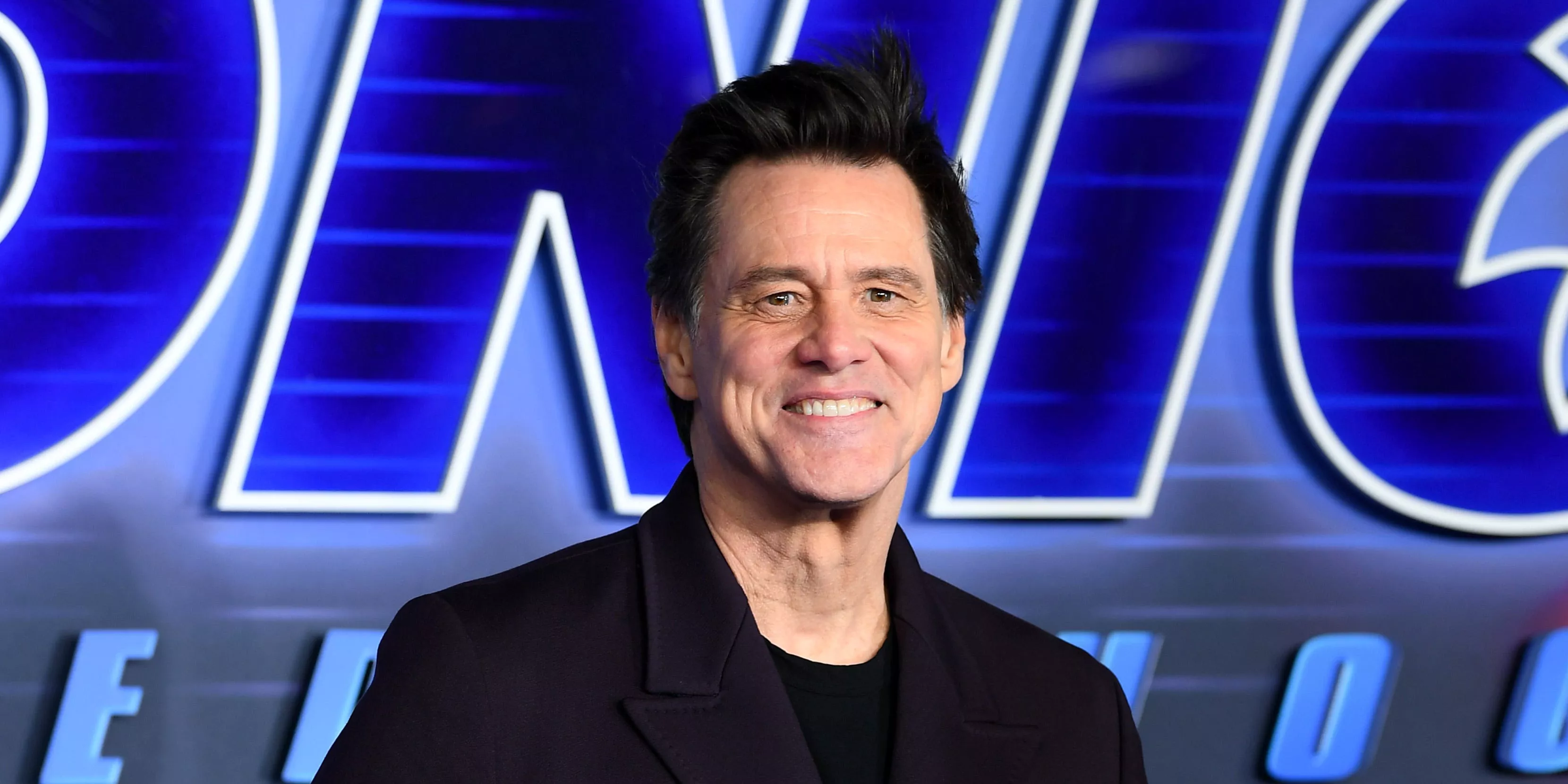 Jim Carrey dice que regresó de su retiro porque 'necesita dinero'. Es la última estrella de Hollywood en abrirse sobre asumir roles para mejorar sus finanzas.