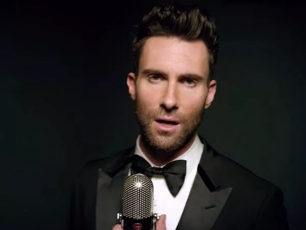 Adam Levine de Maroon 5 en 'Sugar'.