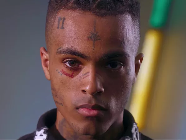 XXXTentacion tiene dos canciones certificadas como diamante.