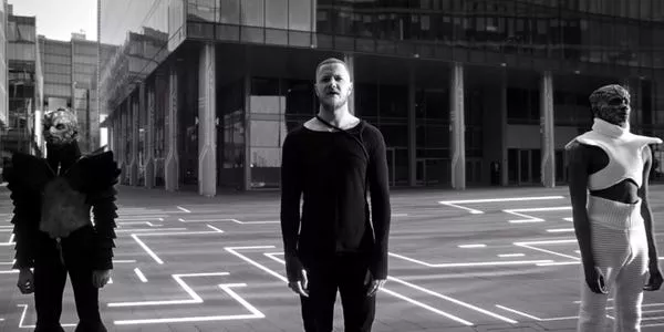 Dan Reynolds de Imagine Dragons en 'Thunder'.