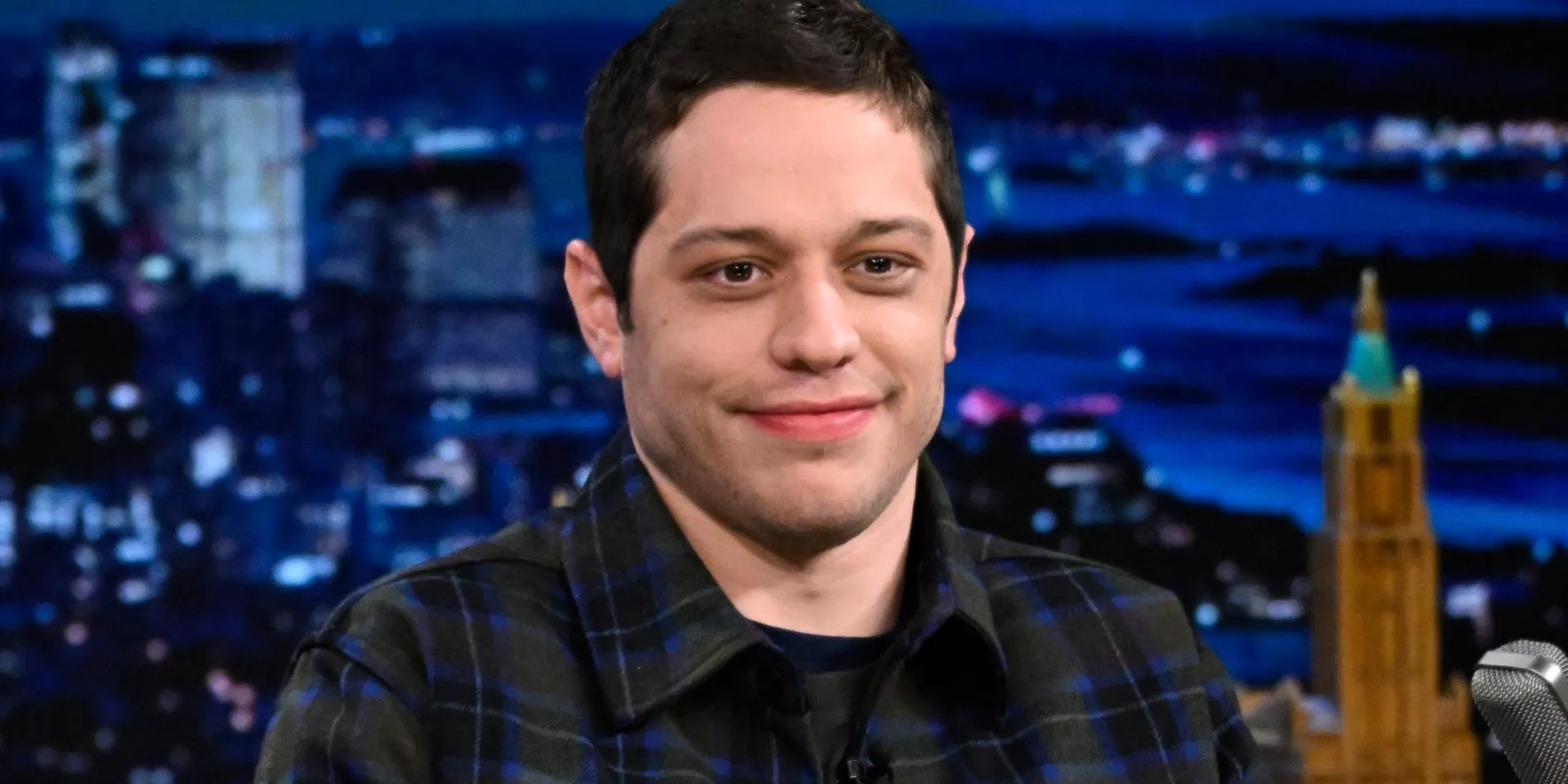 Pete Davidson revela que ganó $3,000 por episodio en 'Saturday Night Live'.