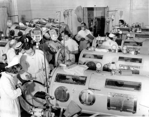 Un ala de polio de emergencia en Boston, Massachusetts en 1955. AP Photo