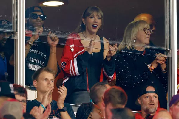 Taylor Swift asiste a un juego de los Kansas City Chiefs el 12 de octubre de 2023