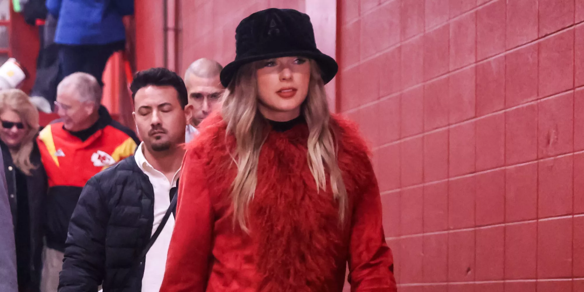 Los looks de Taylor Swift en días de juego, clasificados de menos a más elegante, incluyendo conjuntos de lujo y ropa vintage de los Chiefs