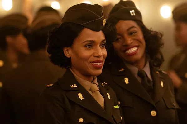 Kerry Washington y Milauna Jackson en 'The Six Triple Eight'.