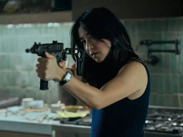 Maya Erskine como Jane en 'Mr. and Mrs. Smith.'