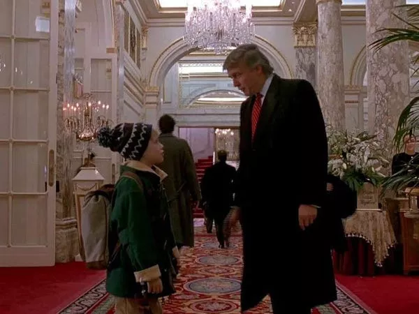 McCallister se encuentra con Donald Trump en 'Home Alone 2'.