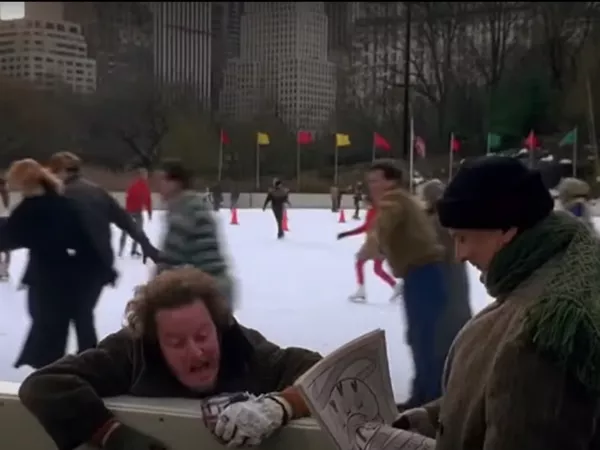 Marv y Harry en Wollman Rink en 'Home Alone 2'.