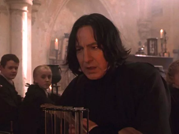 El profesor Snape enseñó Pociones en Hogwarts durante muchos años.