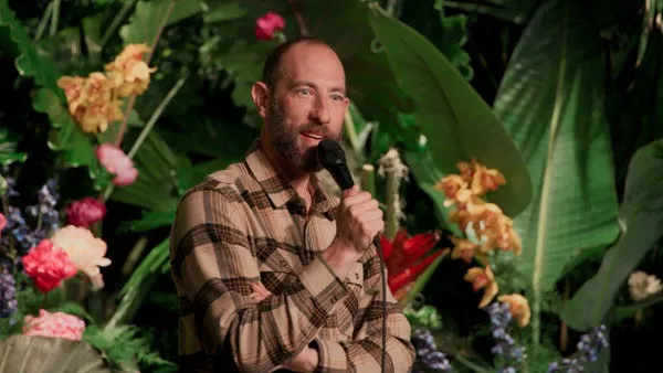 Comediante Ari Shaffir en su especial de comedia 'Ari Shaffir: America's Sweetheart.'