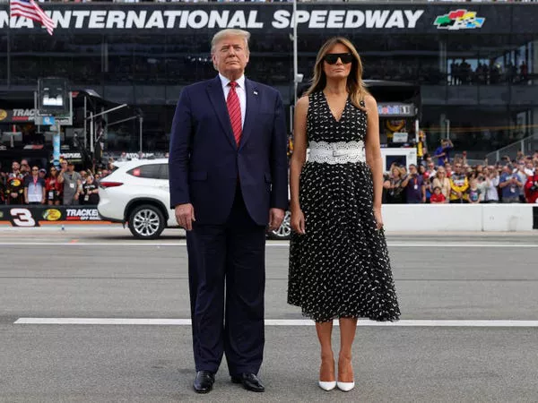 Donald y Melania Trump en el Daytona 500 en febrero de 2020