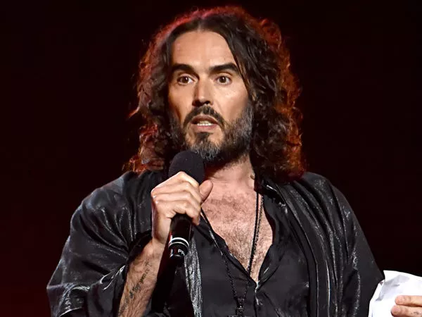 Russell Brand en enero de 2020