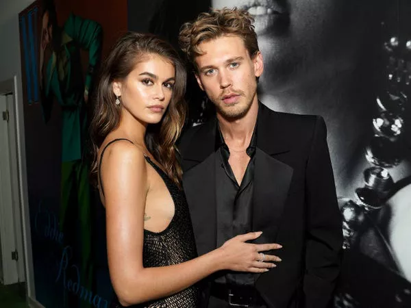 Kaia Gerber y Austin Butler en la fiesta anual de mejores actuaciones de W Magazine 2023. Presley Ann / Getty Images para W Magazine