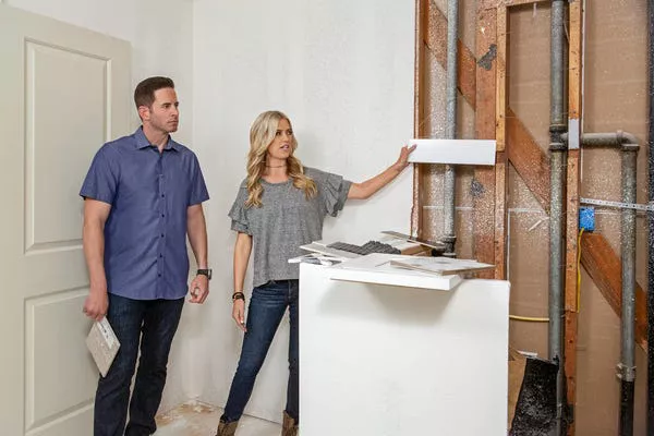 Tarek El Moussa y Christina Haack en el set de 'Flip or Flop'.