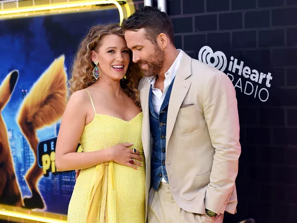 Blake Lively y Ryan Reynolds en un evento para 'Detective Pikachu.'