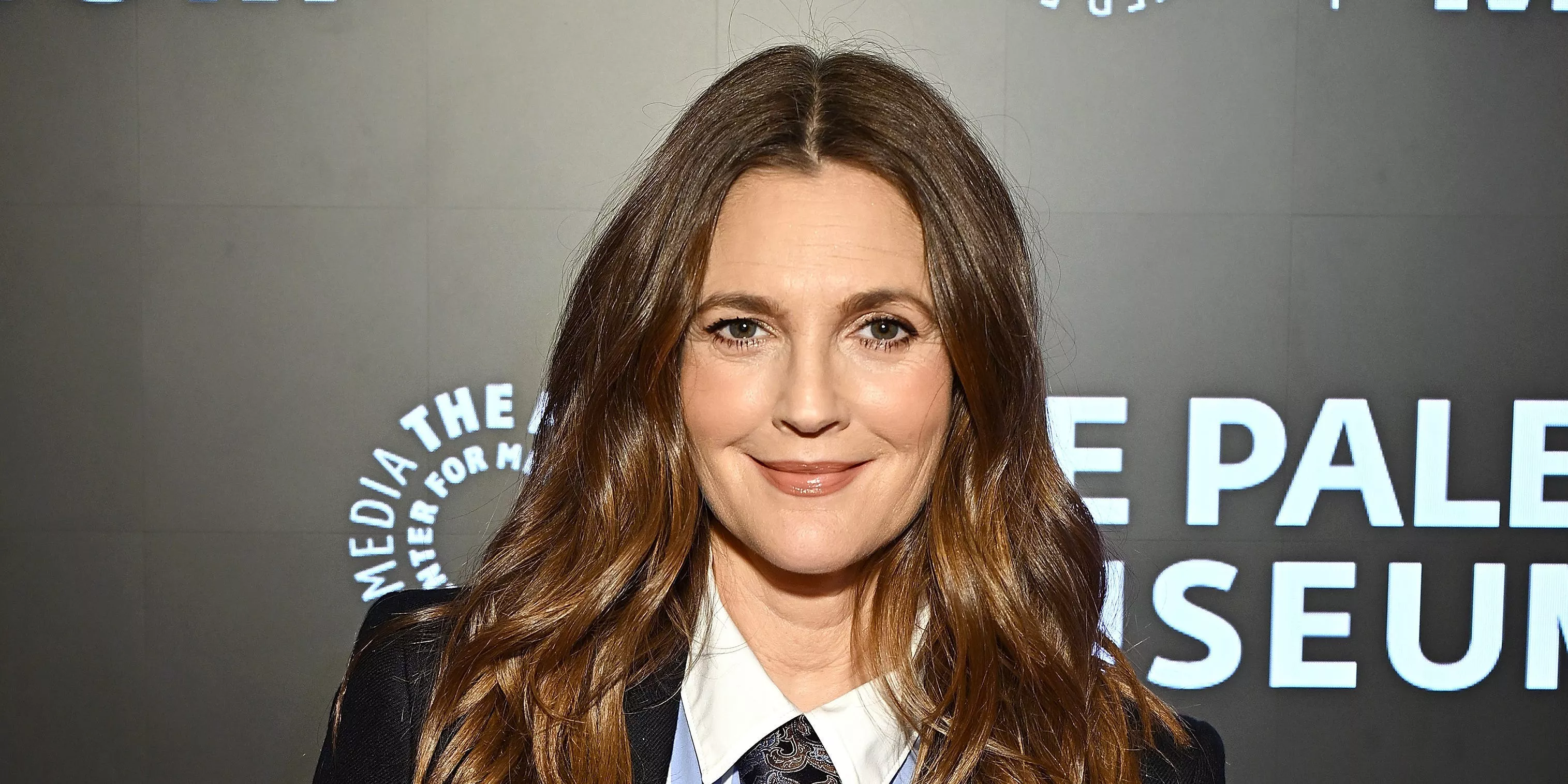 Drew Barrymore dice que sus amistades femeninas han sido lo que más ha 'anclado' su vida