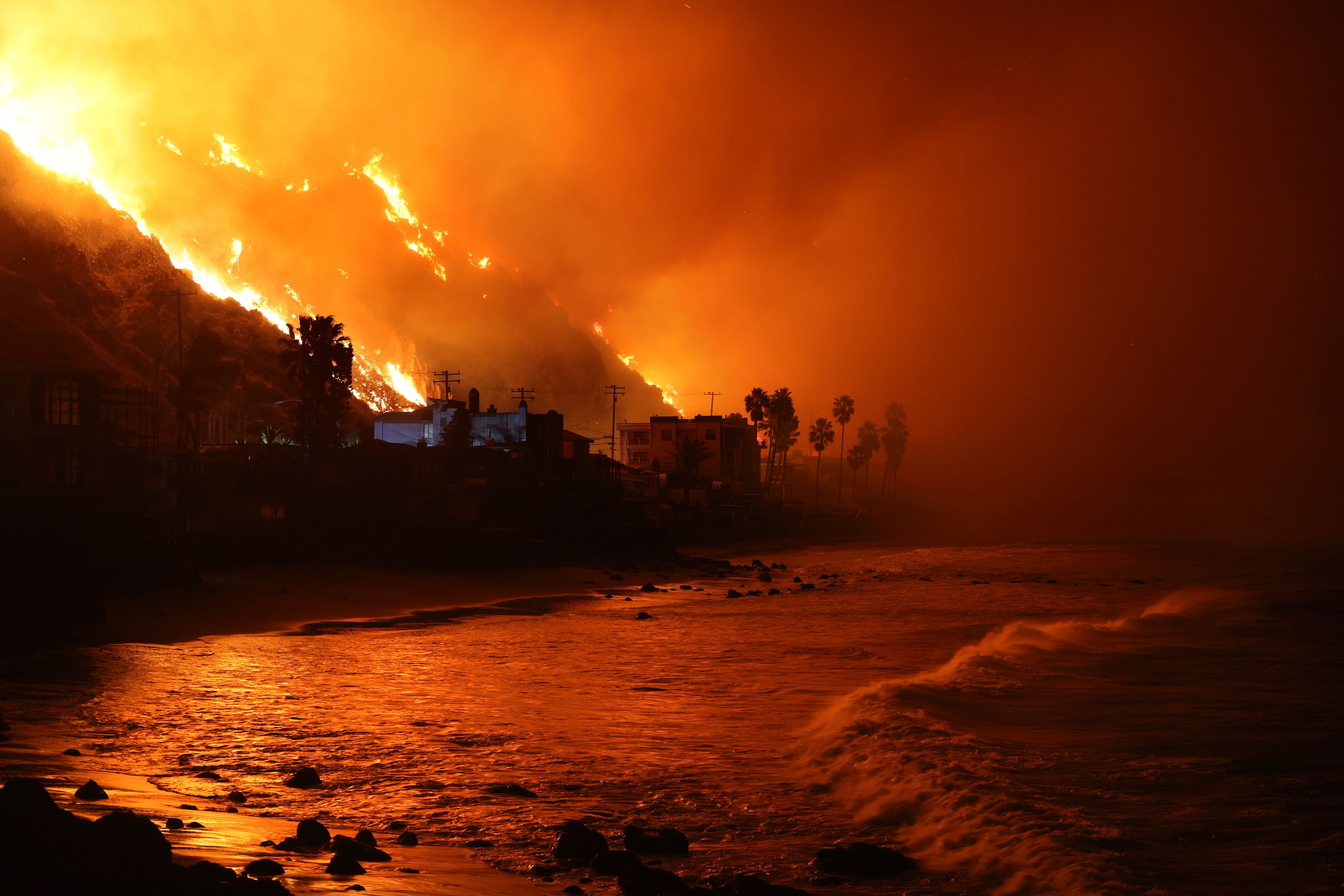 Cómo ayudar a los afectados por los incendios en Palisades, L.A.