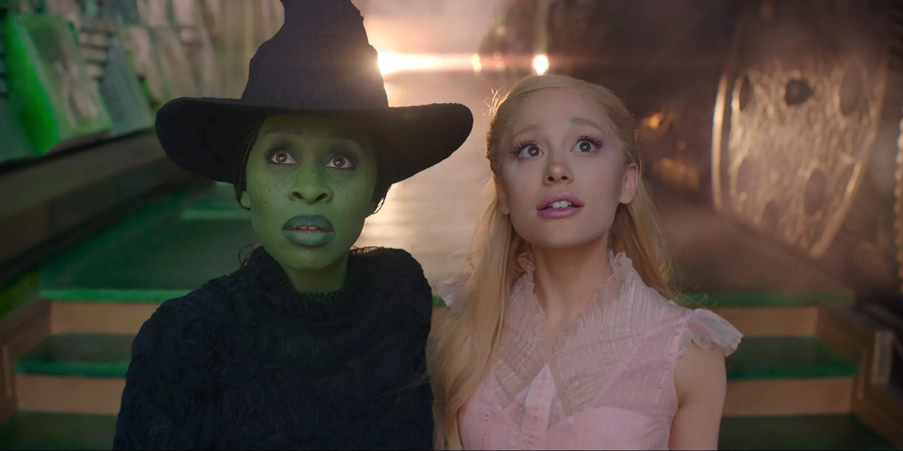 Jon M. Chu defiende los visuales de 'Wicked' ante críticas sobre retroiluminación: 'Creo que la película es absolutamente hermosa'