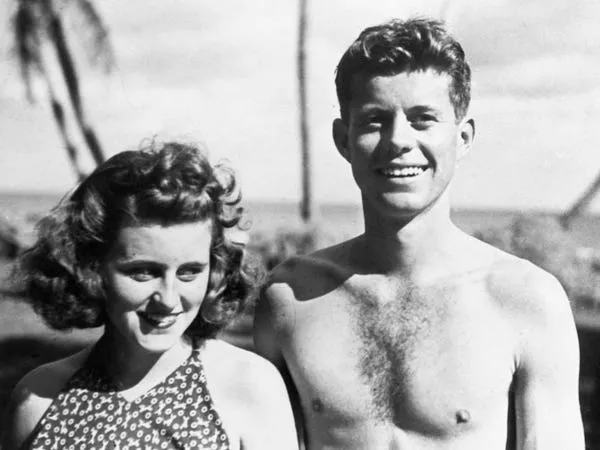 John F. Kennedy y Kathleen Kennedy en Palm Beach, Florida, en 1934.