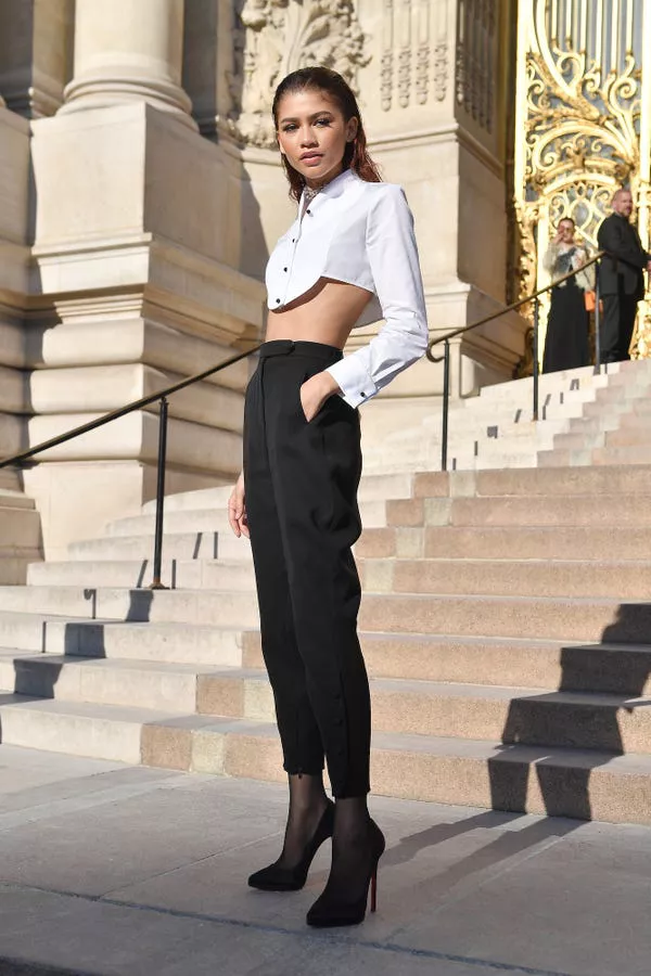 Zendaya asiste a un desfile de alta costura de Giorgio Armani en París el 2 de julio de 2019.