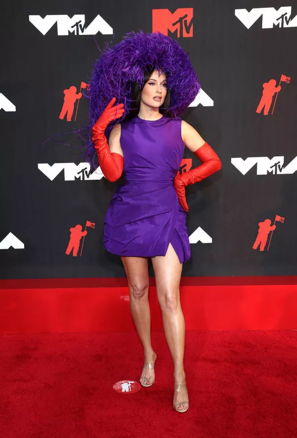 Kacey Musgraves asiste a los MTV Video Music Awards 2021 en Brooklyn