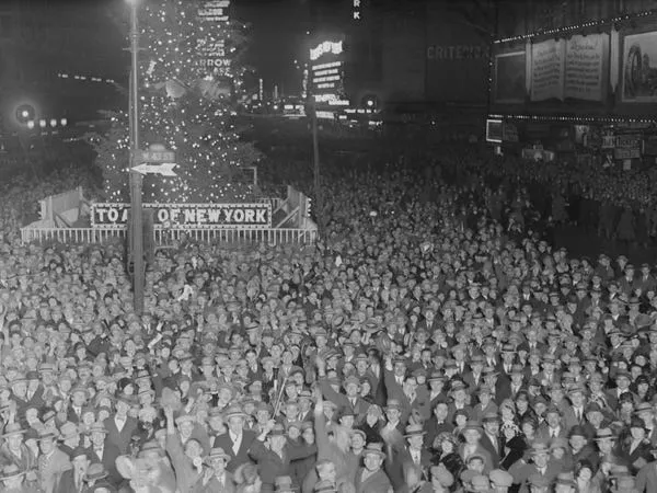 Crowds of people gathered in Times Square on New Year's Eve in 1926. Bettmann/Contributor/Bettmann Archive/Getty Images