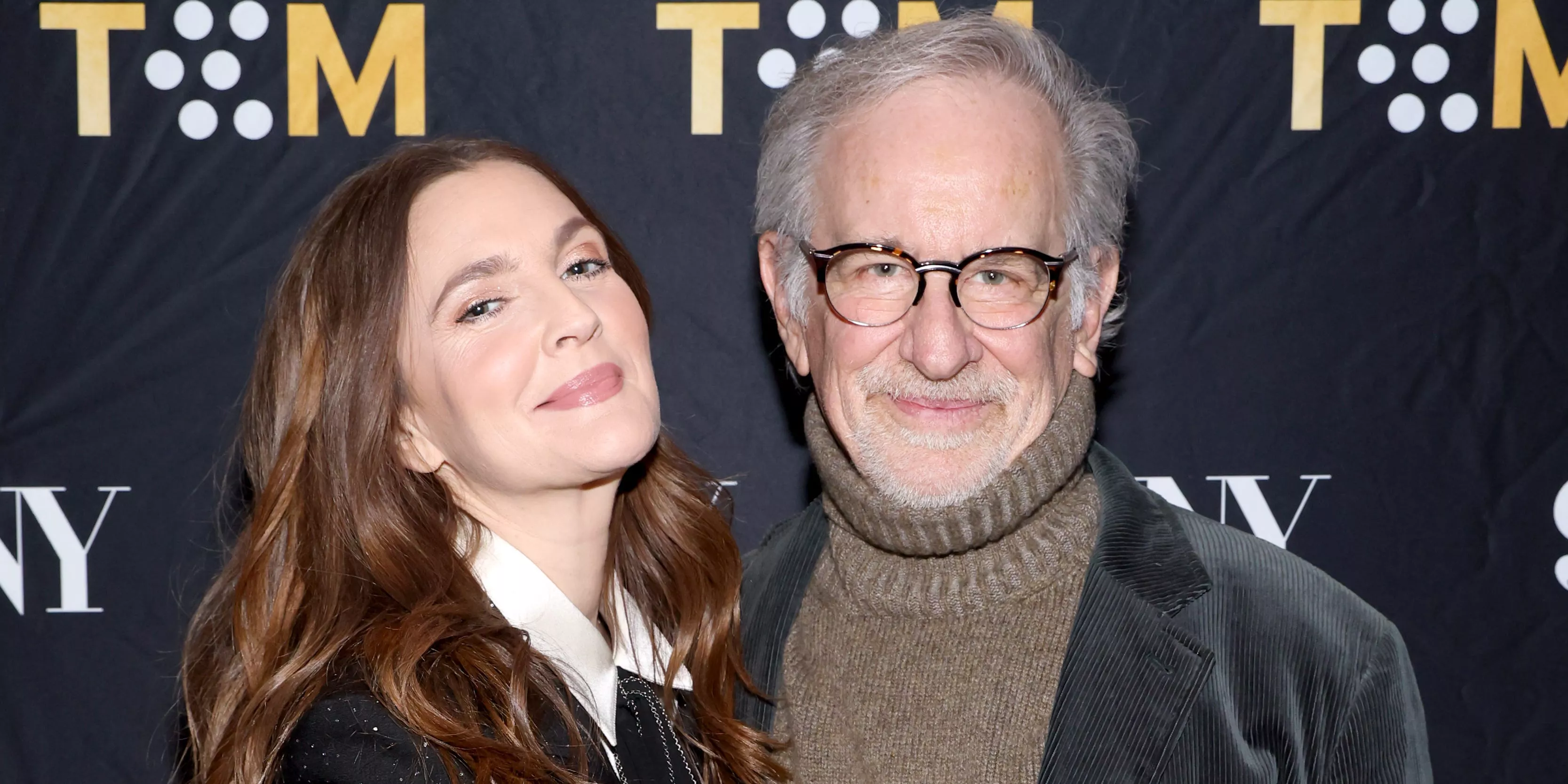 Steven Spielberg dijo que Drew Barrymore le hizo querer ser padre. Ella llama al director de 'E.T.' un 'figura paterna'.