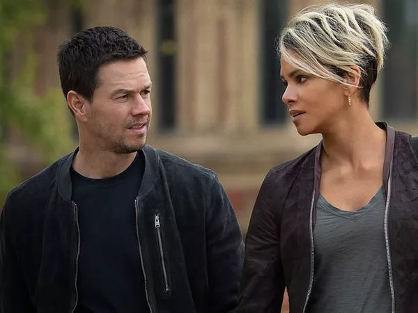 Mark Wahlberg y Halle Berry en 'The Union'. Netflix