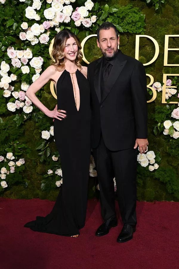 Jackie Sandler y Adam Sandler asisten a los Golden Globe Awards 2025