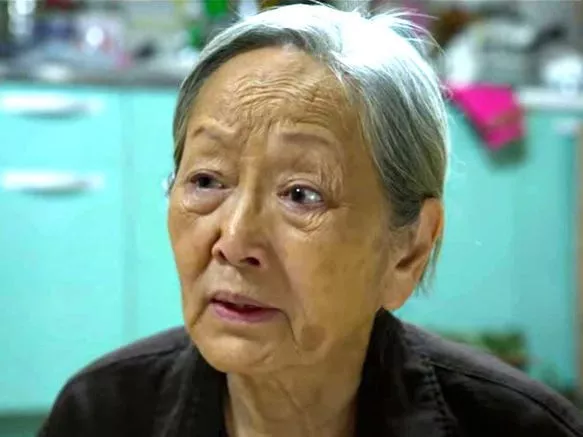 La madre de Gi-hun (Kim Young-ok) tenía diabetes.