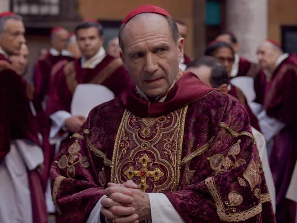 Ralph Fiennes en 'Conclave'.