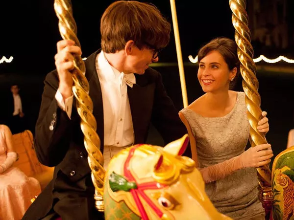 Eddie Redmayne y Felicity Jones en 'La teoría del todo'.