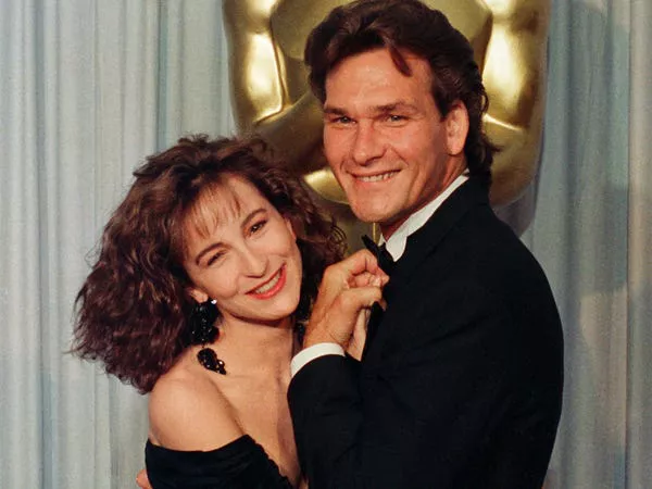 Jennifer Grey y Patrick Swayze en los Premios de la Academia de 1988.