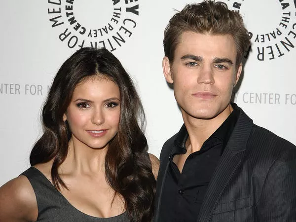 Nina Dobrev y Paul Wesley en un evento de 'Vampire Diaries' en 2010.